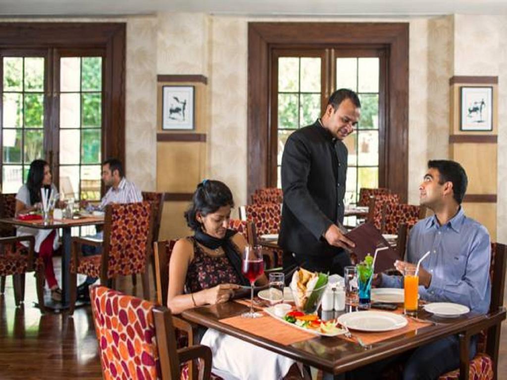 Dlf Club 5 Hotel Gurgaon Luaran gambar