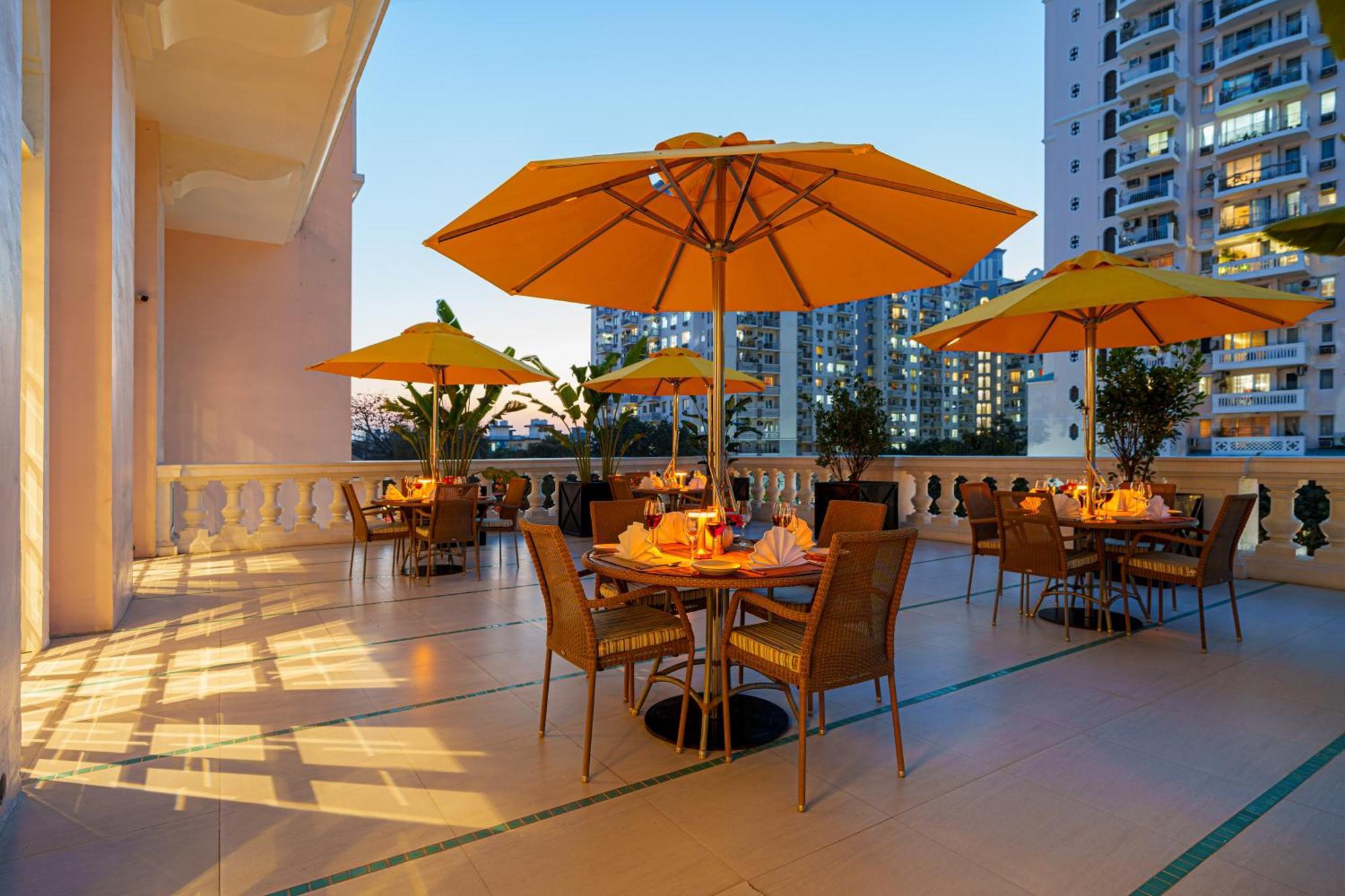 Dlf Club 5 Hotel Gurgaon Luaran gambar