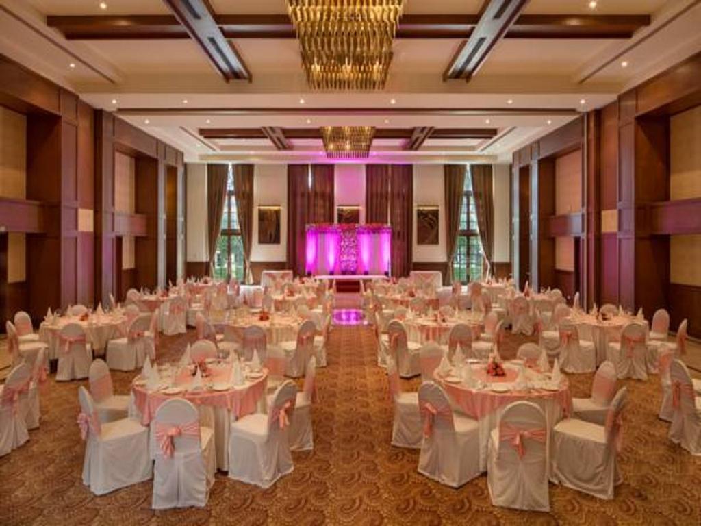 Dlf Club 5 Hotel Gurgaon Luaran gambar
