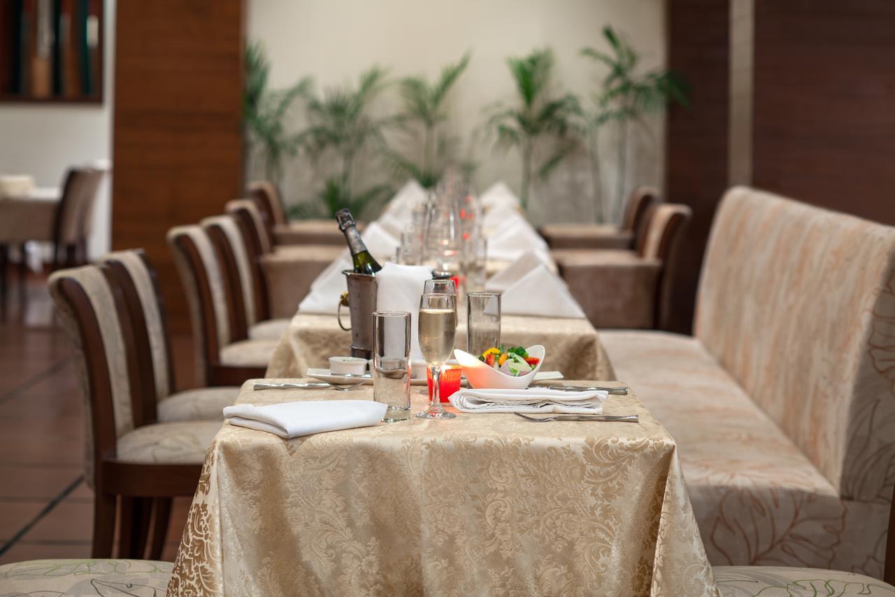 Dlf Club 5 Hotel Gurgaon Luaran gambar