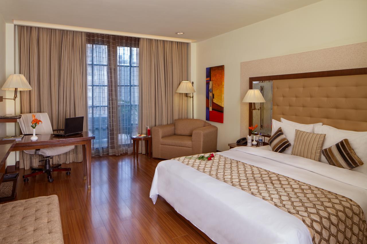 Dlf Club 5 Hotel Gurgaon Luaran gambar